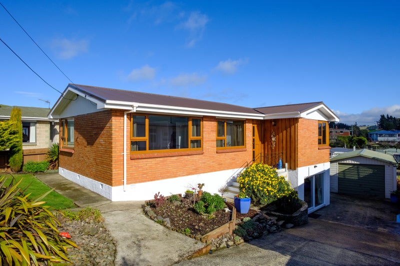 52 Elwyn Crescent, Green Island, Dunedin - Carousel 1