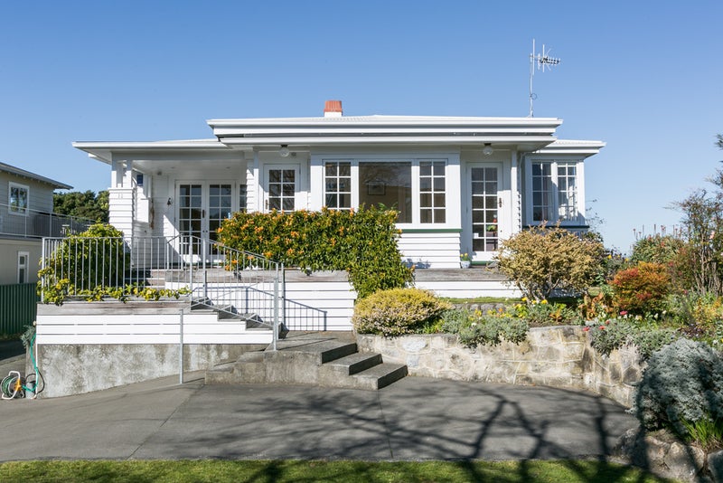 12 Clyde Road, Bluff Hill, Napier - Carousel 1