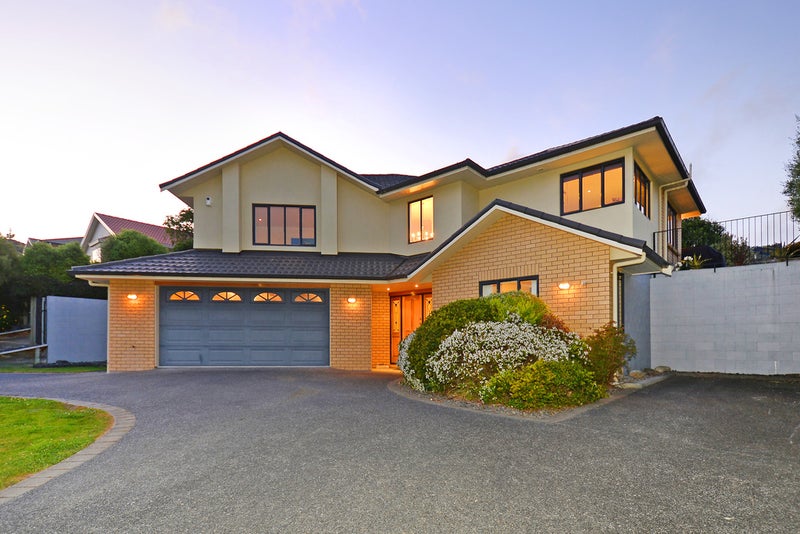 6 Betty Watt Grove, Riverstone Terraces, Upper Hutt - Carousel 1