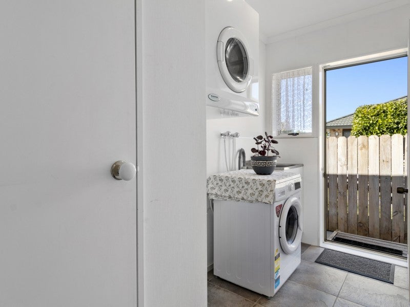 9 Burnt Oak Drive, Pyes Pa, Tauranga - Carousel 20