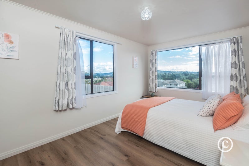 30 Penguin Grove, Waitangirua, Porirua - Carousel 2