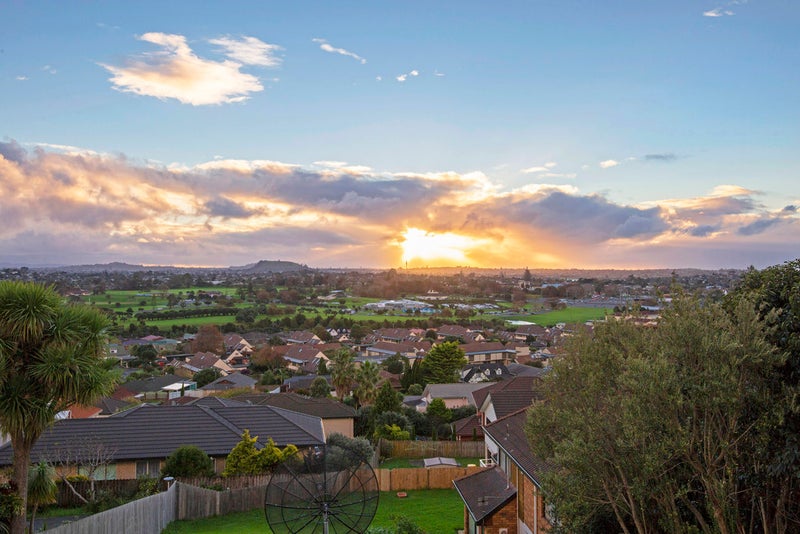 38 McCahill Views, Botany Downs, Auckland - Carousel 2