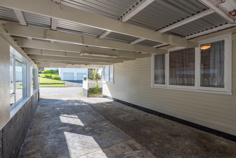 15 Baylands Drive, Newlands, Wellington - Carousel 2