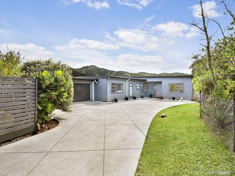 30 Jordan Street, Island Bay, Wellington - Carousel 1