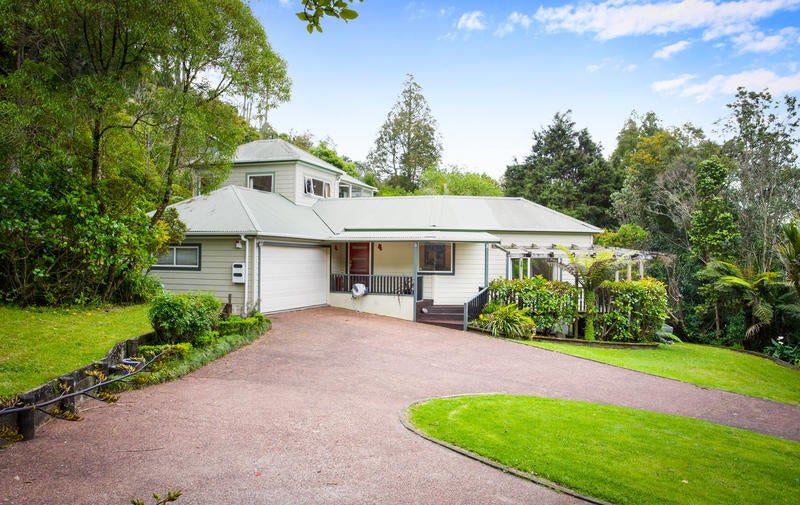 10 Tui Crescent, Waiatarua, Auckland - Carousel 1