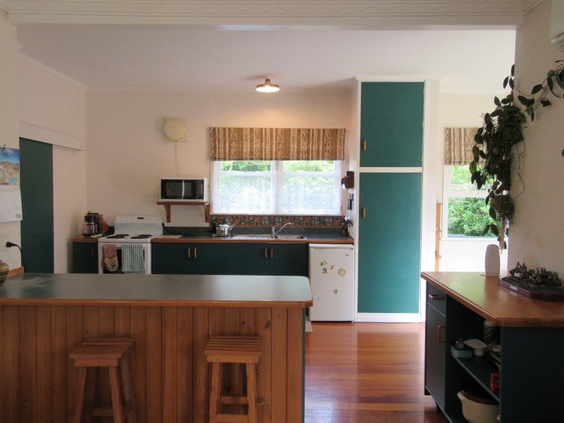 16 Marian Drive, Inner Kaiti, Gisborne - Carousel 2