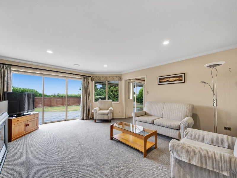 2 Orlando Close, Frankleigh Park, New Plymouth - Carousel 2