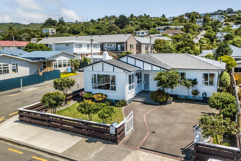 1 Earp Street, Johnsonville, Wellington - Carousel 1