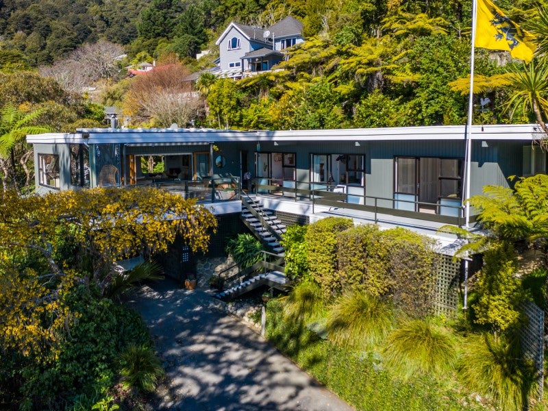 6 Walter Road, Lowry Bay, Lower Hutt - Carousel 1
