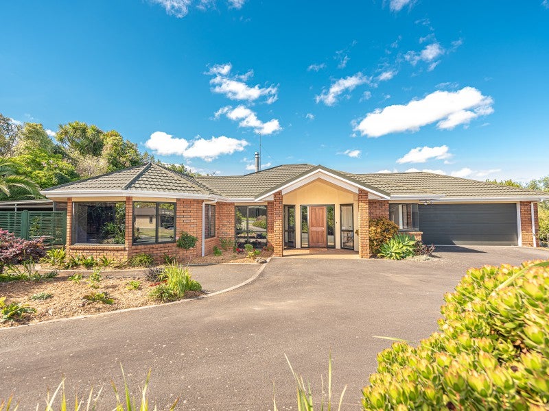 1 Diana Place, Otamatea, Whanganui - Carousel 1