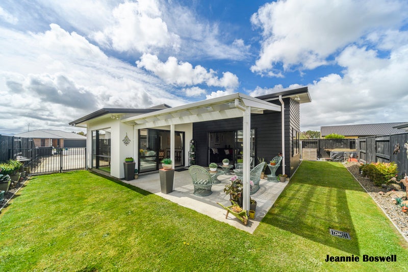 5 Levi Place, Kelvin Grove, Palmerston North - Carousel 1