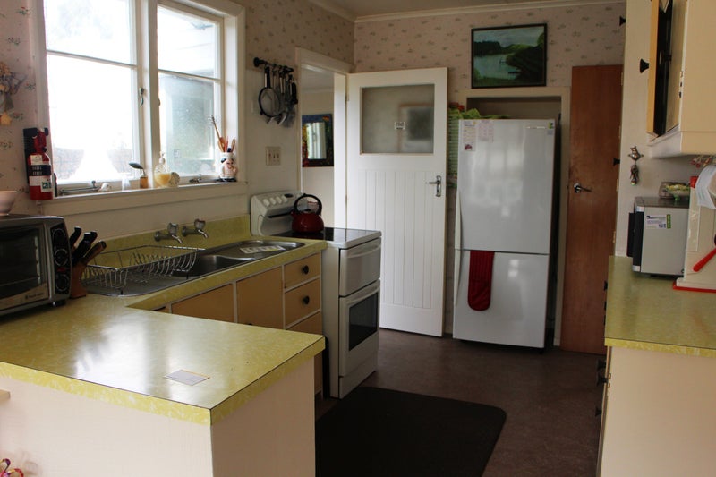 2 Collingwood Street, Whanganui East, Whanganui - Carousel 2