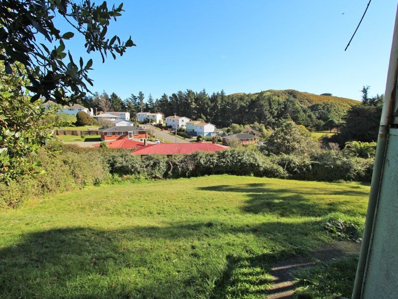 11 Lincoln Grove, Cannons Creek, Porirua - Carousel 2