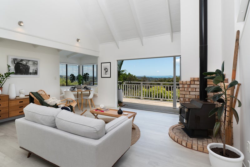 26 View Road, Ostend, Waiheke Island - Carousel 2