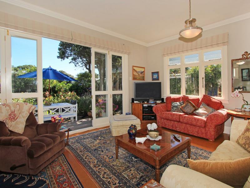 8 Ropata Crescent, Boulcott, Lower Hutt - Carousel 2