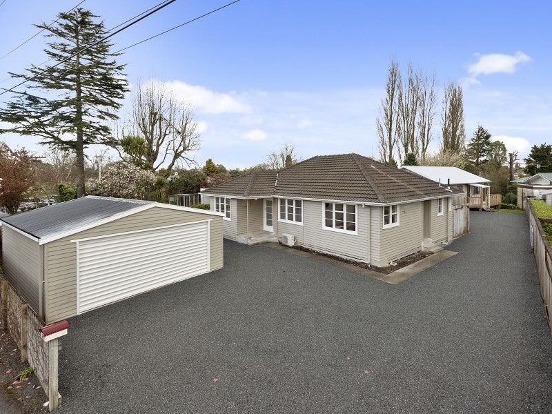 29 Barrie Crescent, Silverdale, Hamilton - Carousel 1