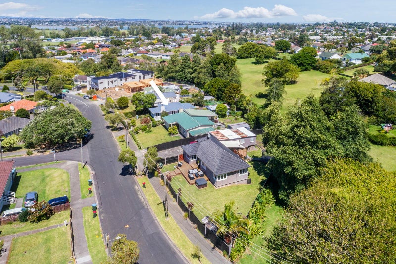 5 Sloane Street, Glen Innes, Auckland - Carousel 2