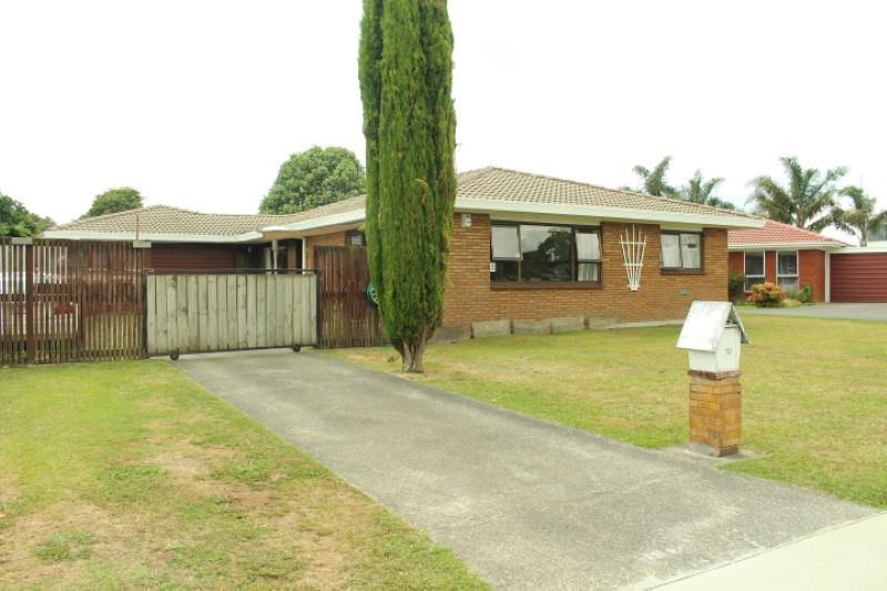 10 Tatua Place, Conifer Grove, Takanini - Carousel 1