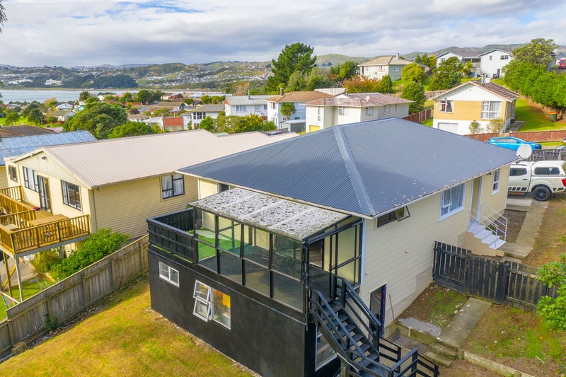 8 Mahinawa Street, Takapuwahia, Porirua - Carousel 2