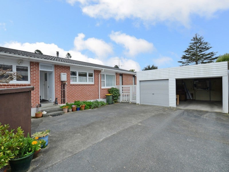 10 Korau Grove, Stokes Valley, Lower Hutt - Carousel 2
