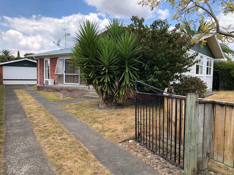 18 Clematis Avenue, Pukete, Hamilton - Carousel 1