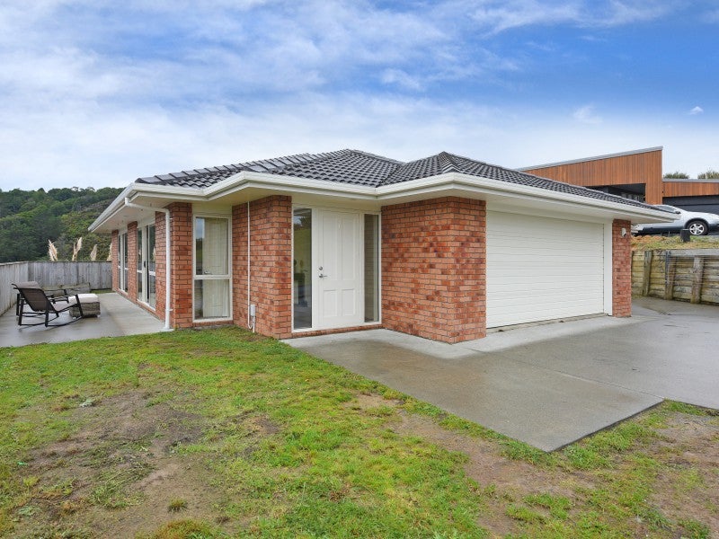 45 Seymour Grove, Kingsley Heights, Upper Hutt - Carousel 1