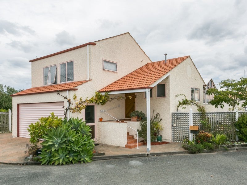 11/180 Charles Street, Westshore, Napier - Carousel 1