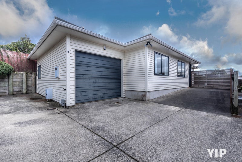 36C Horokiwi Road West, Newlands, Wellington - Carousel 2