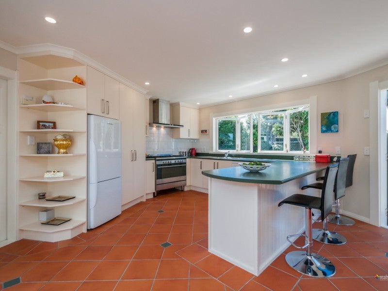 13 PILMUIR ST, EPUNI, LOWER HUTT - Carousel 2