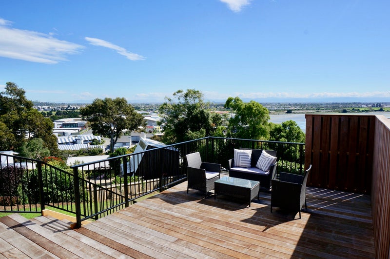 27 Cannon Hill Crescent, Mount Pleasant, Christchurch - Carousel 2