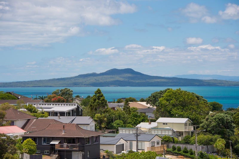 101/585 Beach RD, Rothesay Bay, Auckland - Carousel 1