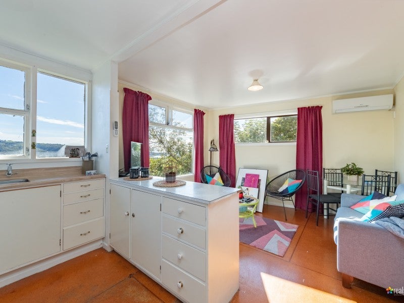 6 Ash Grove, Ranui, Porirua - Carousel 2