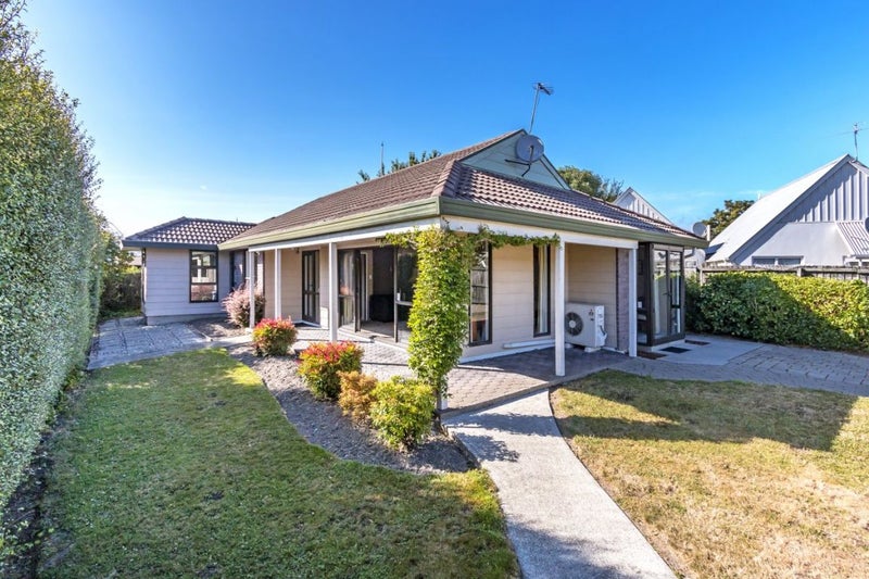 14 Flaxwood Lane, Waltham, Christchurch - Carousel 1