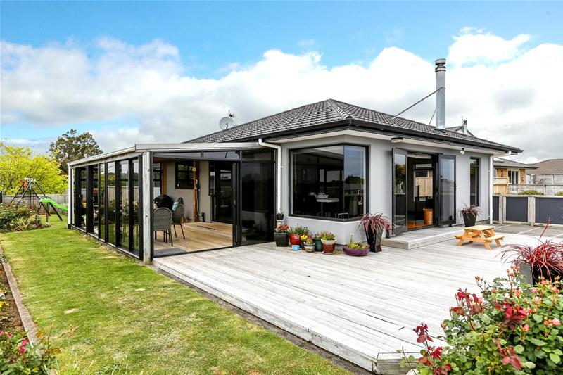 42 Karamea Street, Whalers Gate, New Plymouth - Carousel 1