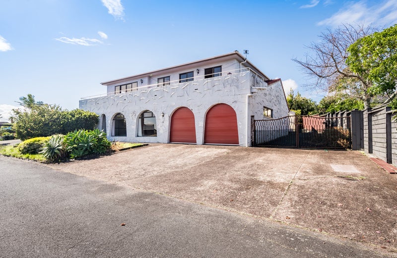 14 Caithness Place, Farm Cove, Auckland - Carousel 1