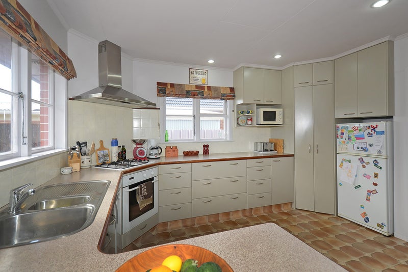 1097 Fergusson Drive, Clouston Park, Upper Hutt - Carousel 2