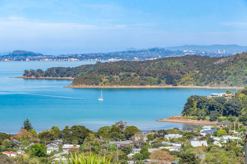 13 Junction Road, Oneroa, Waiheke Island - Carousel 1