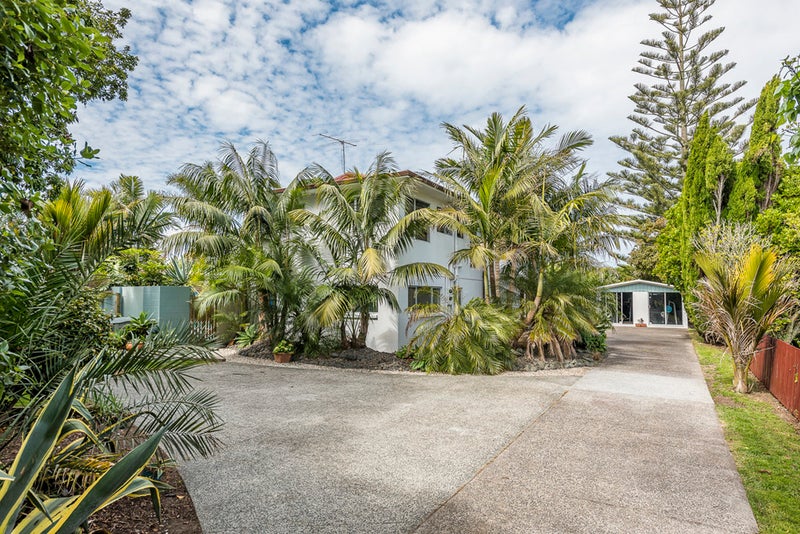 41 Ladies Mile, Manly, Whangaparaoa - Carousel 1