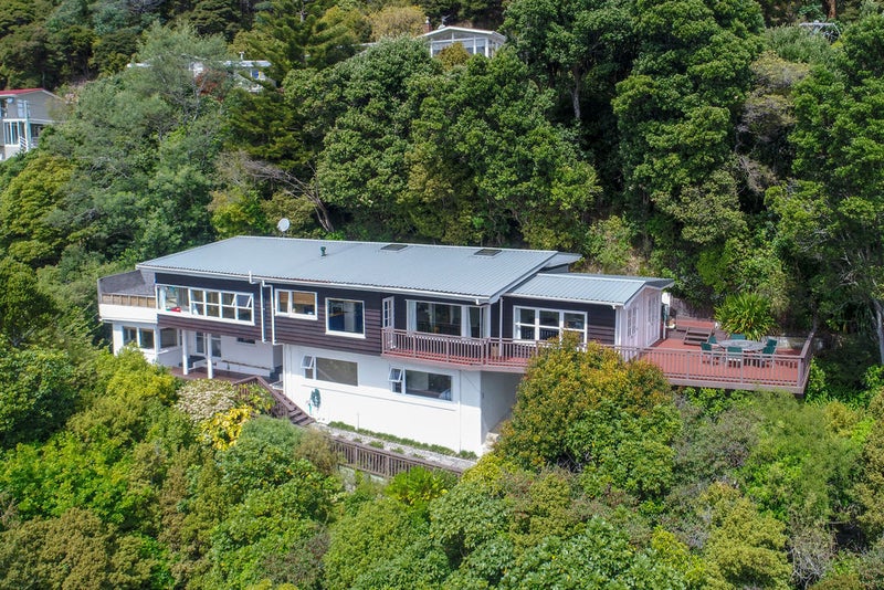 9 Gill Road, Lowry Bay, Lower Hutt - Carousel 1