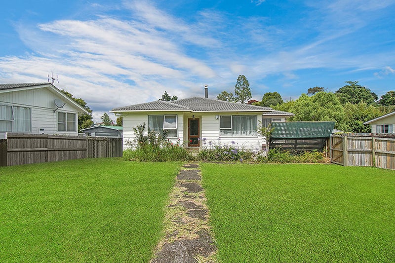 8 Clyma Place, Massey, Auckland - Carousel 2