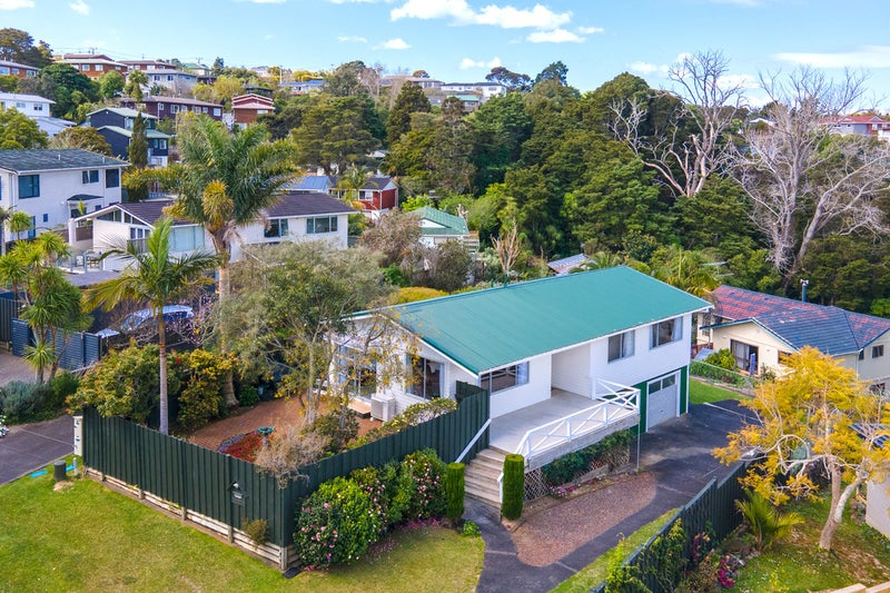 25 Ridgewood Crescent, Birkenhead, Auckland - Carousel 1