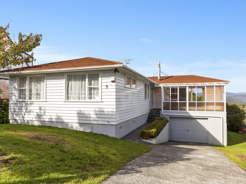 9 Oakleigh Street, Maungaraki, Lower Hutt - Carousel 1