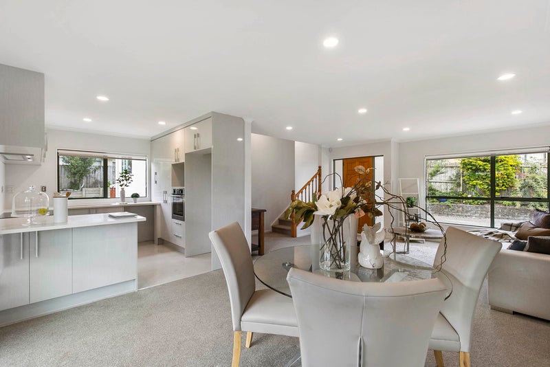 8 Stonegate Close, Westgate, Auckland - Carousel 2