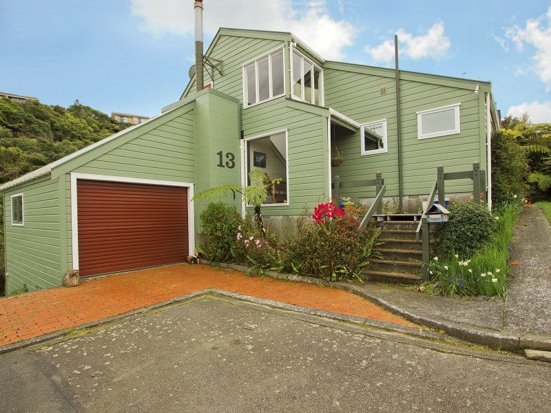 13 Jacaranda Grove, Maungaraki, Lower Hutt - Carousel 1