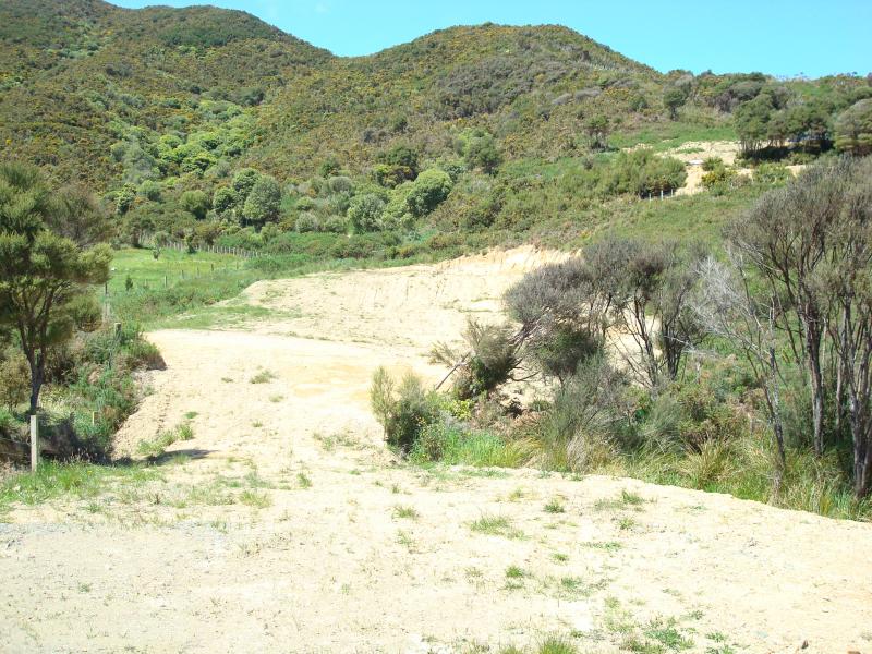 44 Pencarrow Crescent, Wainuiomata, Lower Hutt - Carousel 1