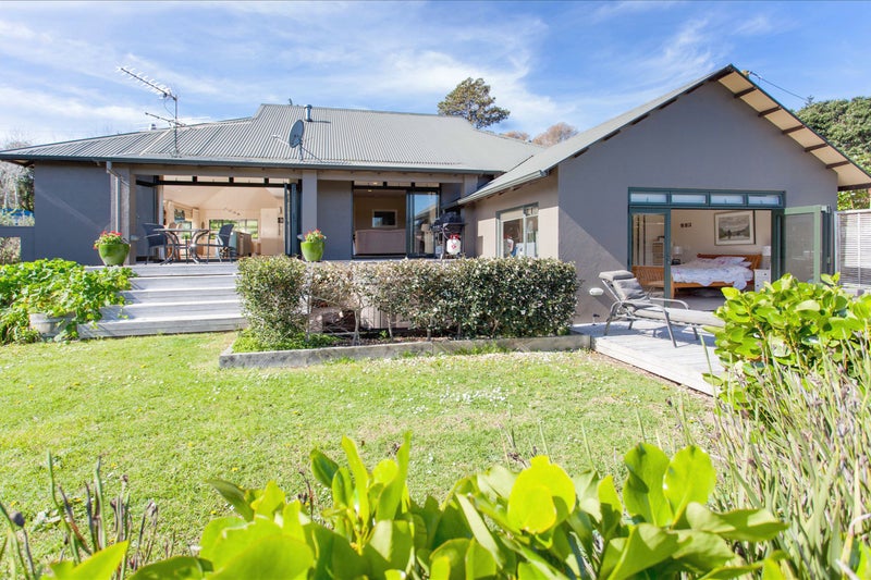 443 Sea View Road, Onetangi, Waiheke Island - Carousel 1