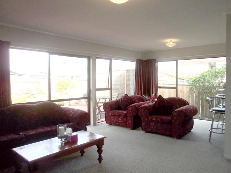 8 Jasmine Grove, Maungaraki, Lower Hutt - Carousel 2