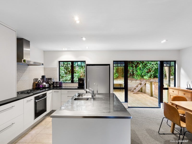 23 Creswick Terrace, Northland, Wellington - Carousel 1