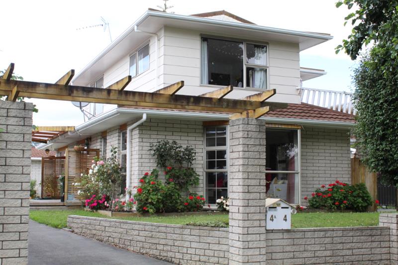 4 Meadowbrook Drive, Cloverlea, Palmerston North - Carousel 1