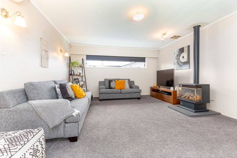 72 Ray Small Drive, Pahurehure, Papakura - Carousel 2